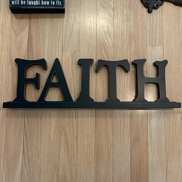 Faith signs all in good condition. - Picture 6 of 7